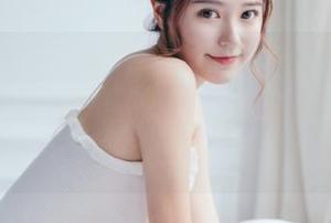 一边看“51cg10.fun”视频，一边默默为其中的尴尬卖力捧场，心里乐开花！