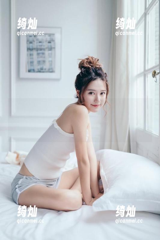 一边看“51cg10.fun”视频，一边默默为其中的尴尬卖力捧场，心里乐开花！