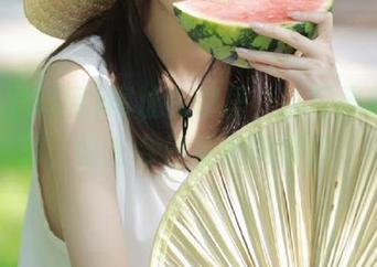 网址在哪里，昨日黑料被吃掉，快去今日黑料网撩瓜！