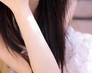 吃瓜网登录，居然贴心提醒你：要下载才能尽情吃瓜！