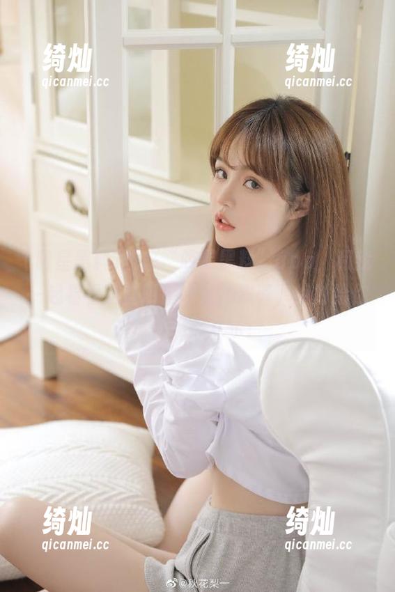 明星黑料 快来“明星黑料”app,和我一起看看这些明星背后的糗事,绝对给你带来无尽欢乐!