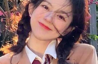黑料不打烊万里长征更新：感觉姐们今天的瓜水分补给不足，快来续一杯！