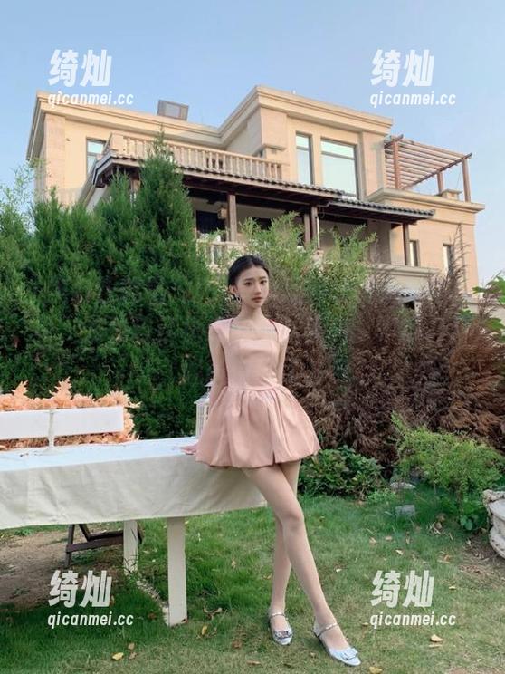 黑料正能量 打开登录万篇长征黑料正能量,发现自己竟然成了“菜鸟”吃瓜群众,尴尬值已爆表。
