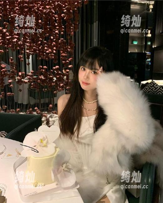 黑料社 最新剧情在黑料社!今日黑料看得我心脏快要跳出来了!