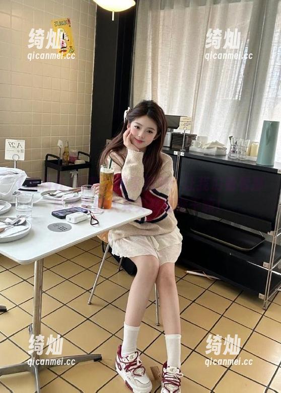 黑料社 黑料社独家视频:让我们看看那些平常的人其实在秘密干嘛!